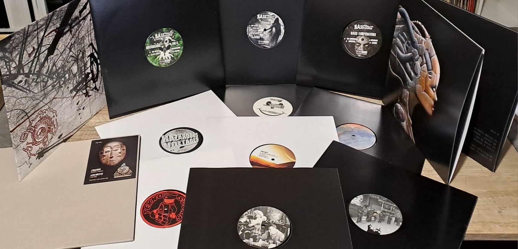 25% de remise sur le 2er lot de Noël Acidcore de 14 vinyles neufs - vinyle acidcore