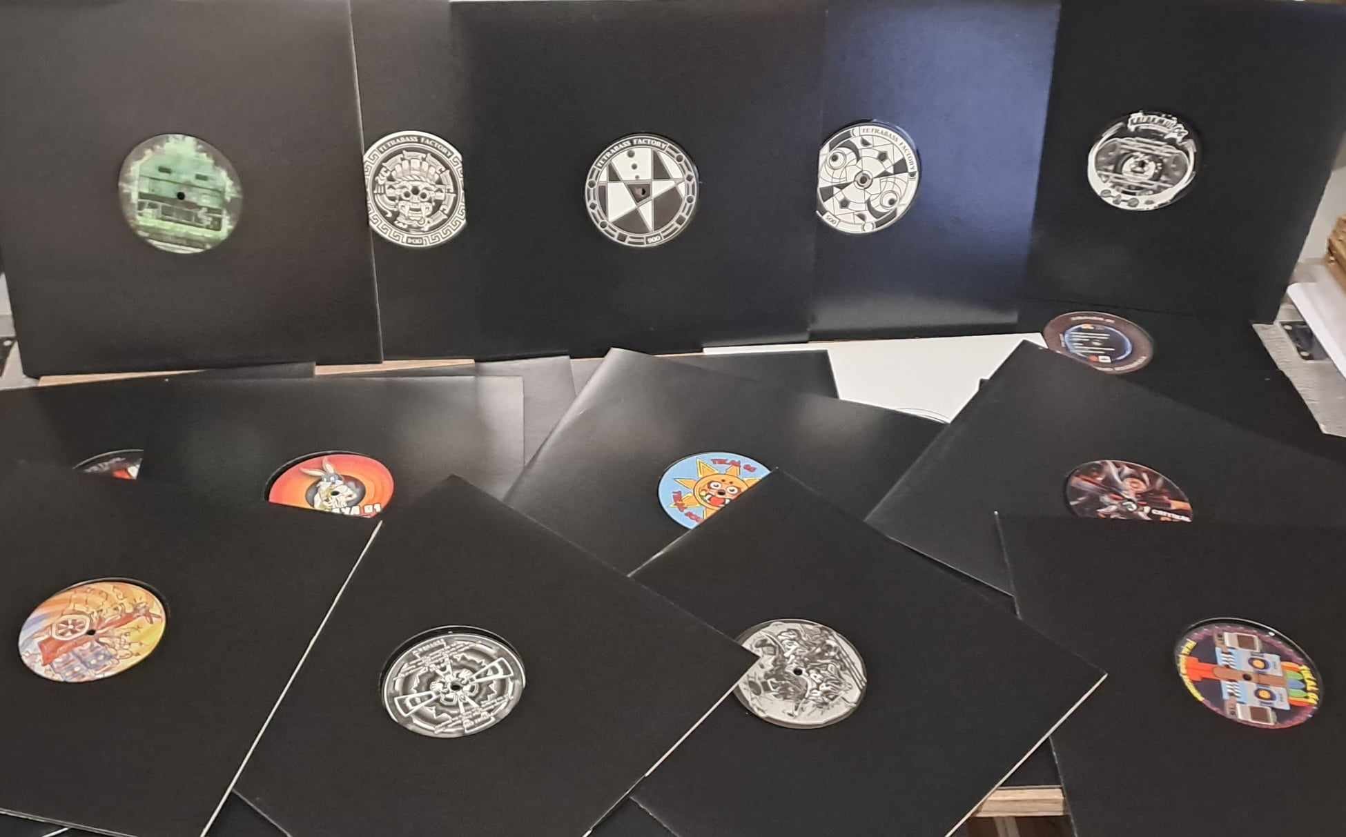 30% sur le 3eme lot de Noël tikal de 27 vinyles neufs - vinyle acidcore
