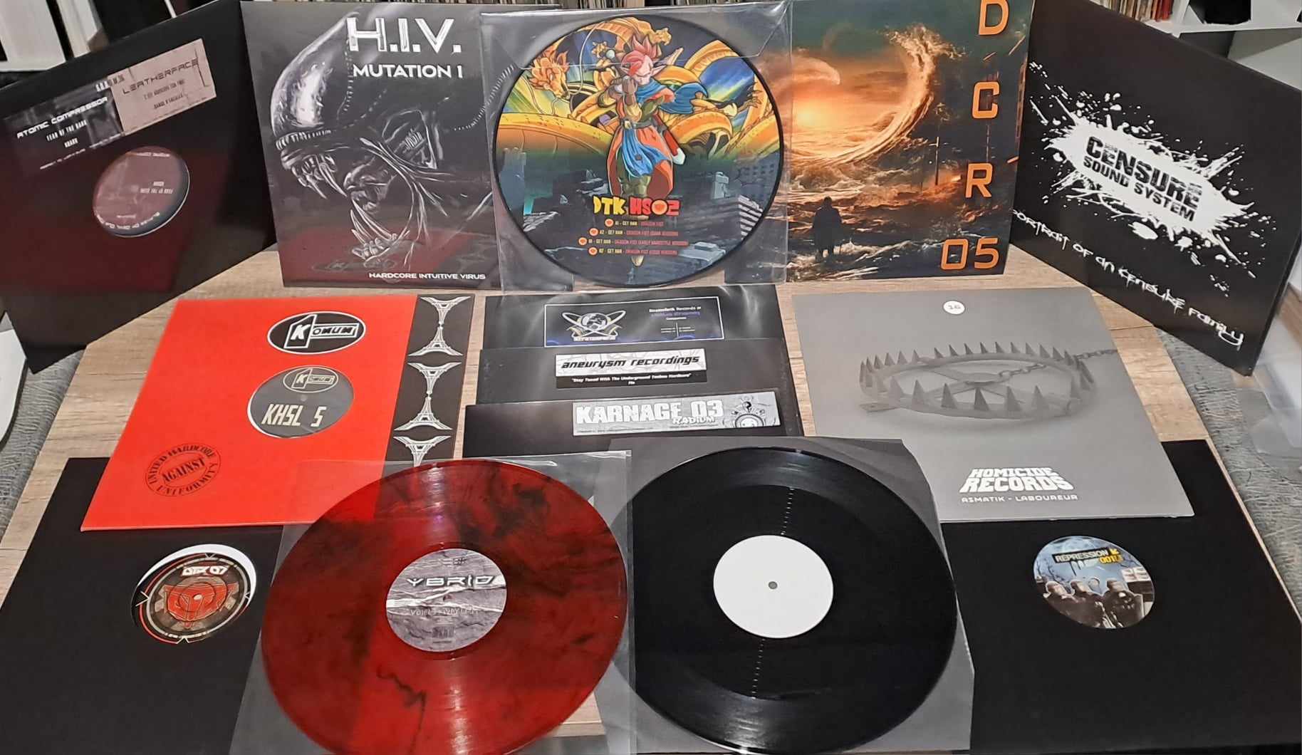 25% sur le 4eme lot de Noël Hardcore de 14 vinyles neufs - vinyle hardcore