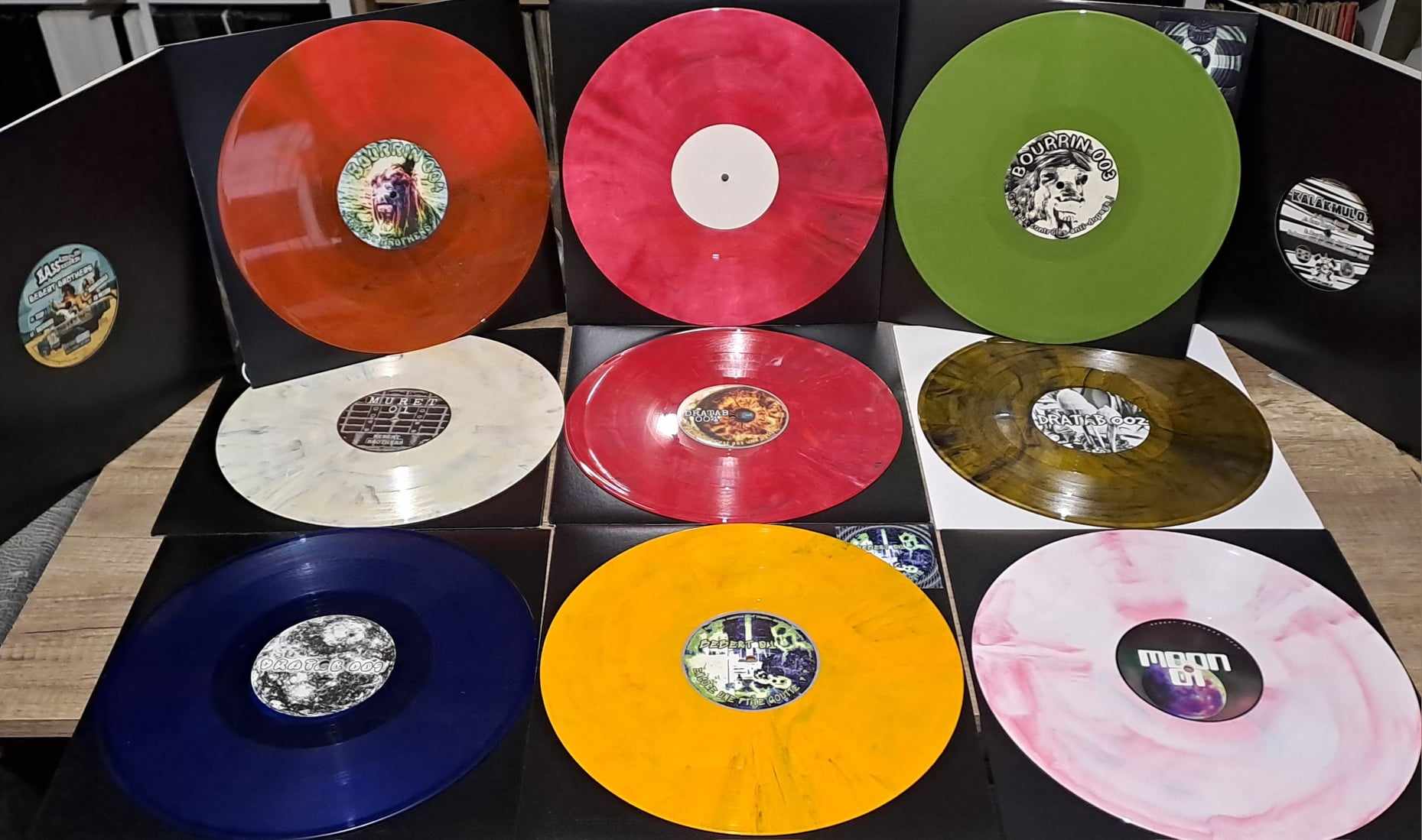 20% sur le 7eme lot de Noël des Bebert Brothers un lot tout en couleur de 11 vinyles neufs - vinyle freetekno