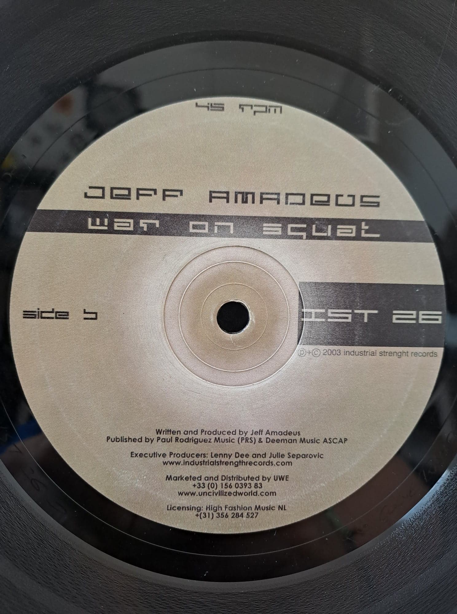 IST 26 - vinyle hard techno